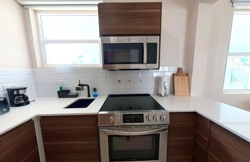 Ocean Park Apartment | 3 Blocks from the beach with backup power 3 bed- 2 bath