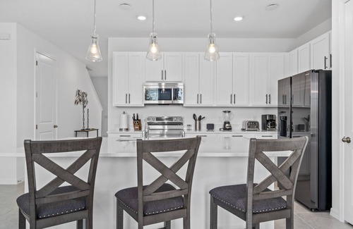 West Haven House | Spacious 3 BR Villa with Pool and Lake Views for 8 Guests