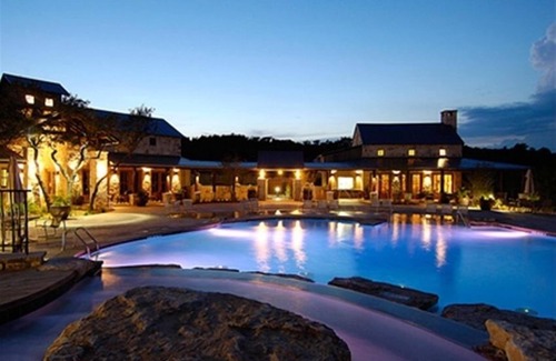 Jonestown Condo | Experience Villa Hollows Resort: Pool, Spa & Lake Travis Fun