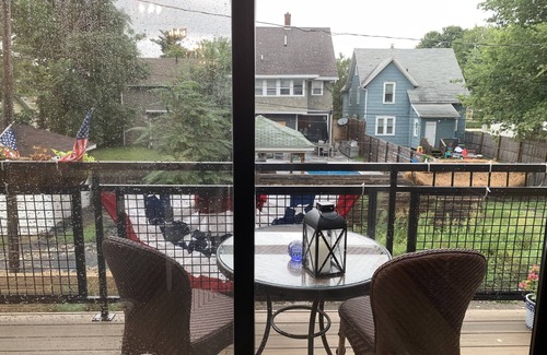 South Bend House | Modern 3 BR Townhouse Near Campus with Spa & Hot Tub