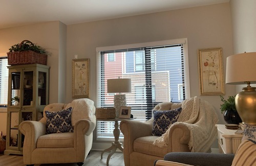 South Bend House | Modern 3 BR Townhouse Near Campus with Spa & Hot Tub