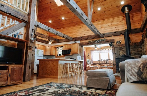 Galeton Cabin | Pet-Friendly 3 BR Black Bear Lodge with Hot Tub & Spa