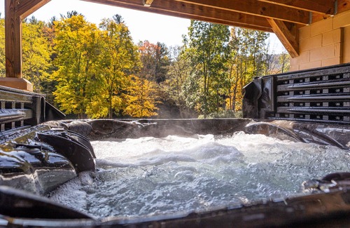 Galeton Cabin | Pet-Friendly 3 BR Black Bear Lodge with Hot Tub & Spa