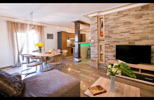 Stikovica Apartment | Bright Seaside Apartment with Ocean View & Large Balcony