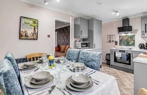 Norwich House | Ideal Central 3-Bedroom Home for Family Getaways