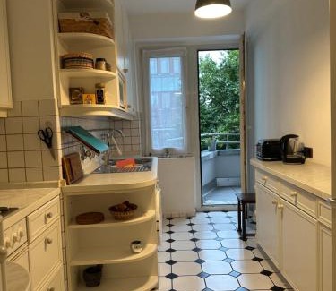 Golzheim Apartment | 3 BR City Apartment near Messe Düsseldorf