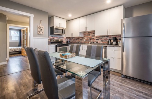 Bedford Apartment | Cozy Chic Oasis: Family-Friendly with Pool & Breakfast