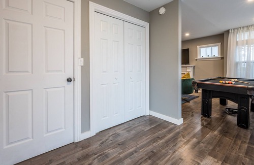 Bedford Apartment | Cozy Chic Oasis: Family-Friendly with Pool & Breakfast
