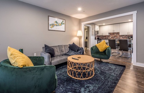 Bedford Apartment | Cozy Chic Oasis: Family-Friendly with Pool & Breakfast