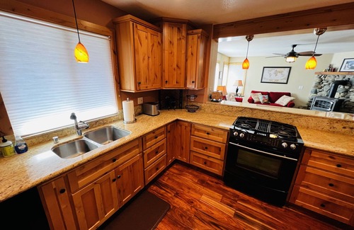 Truckee Condo | Family-Friendly 3 BR Condo with Pool Near Ski Hill & Lake