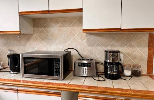Richmond Hill House | Family-Friendly 3 BR Great House with Convenient Parking