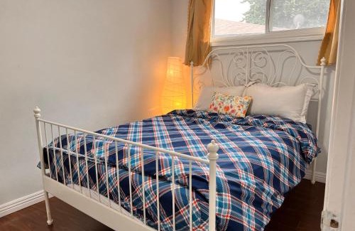 Richmond Hill House | Family-Friendly 3 BR Great House with Convenient Parking