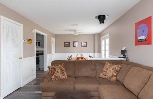 South Burlington House | Inviting 3 BR Home for Family Gatherings, Sleeps 12