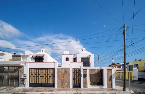 Chetumal House | Comfortable Peninsula Stays: 3 BR with Fast WiFi & Spa