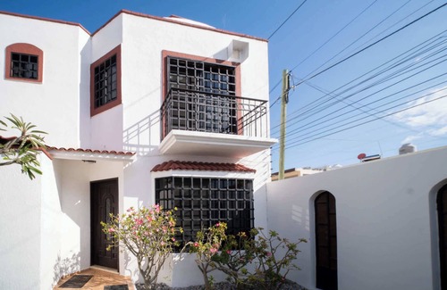 Chetumal House | Comfortable Peninsula Stays: 3 BR with Fast WiFi & Spa
