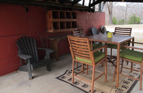 Cassville Cabin | Pet-Friendly 3 BR Fishing Cabin with Outdoor Patio & Campfire