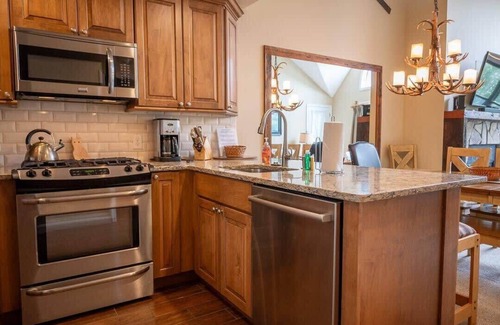 Ludlow Condo | Guest Rated 10/10: Mountain 3-BR Cottage with Spa & Hot Tub