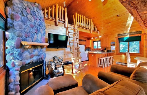 Saint Mary's House | Guest Rated 10/10: 3 BR Mountain Log Cabin at St. Mary's Glacier