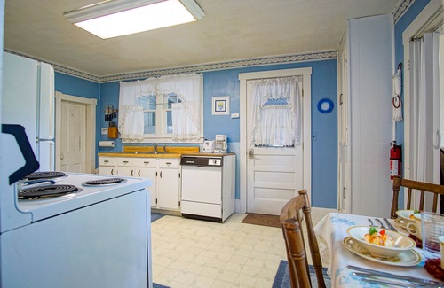 Cass House | Discover The Shay Inn: 15 Min to Snowshoe Mountain