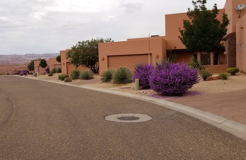 Page Villa | 3 BR Vista Vacation - Lake Powell View with Garage