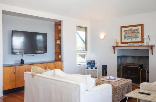 Point Lookout House | Relaxing Ocean Views at 3 Buoys with Fireplace & Family Comfort