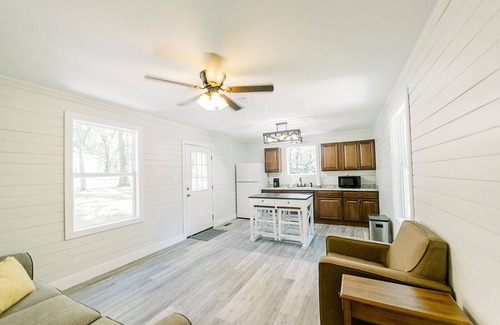 Owensville House | Guest Rated 10/10: Cabin at Red Oak Valley Awaits You
