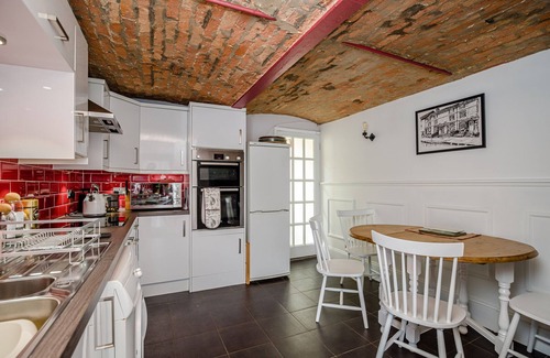 Stoke Bruerne Cottage | Pet-Friendly Retreat: 3 Canalside Cottages in Roade