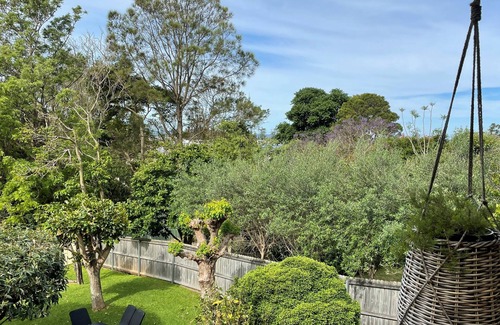 Kiama House | Cozy Oceanfront Escape: 10/10 Rated Holiday Home