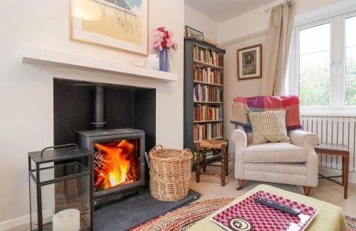 Campsea Ashe House | Discover Family-Friendly Comfort at 3 Chantry Cottages