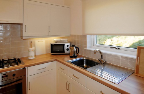 Jedburgh Cottage | Ideal Cottage with Kitchen - Perfect for Families of Four