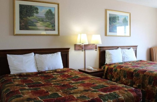 Mount Vernon House | Convenient Units Near Riverbend Park with Free Breakfast