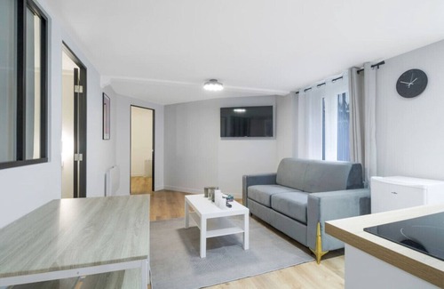 Quartier Saint-Georges Apartment | Cozy Apartments for 12 Guests Near Galeries Lafayette