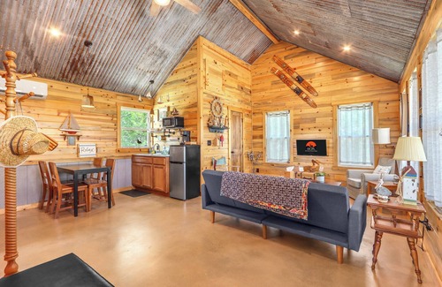 Wimberley House | 3 Cozy Cottages w/Firepit, Pickleball & More!