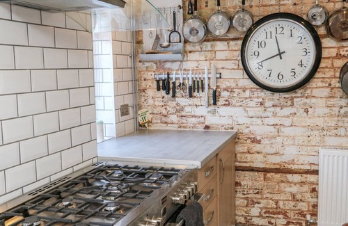 Minehead Cottage | 3 Elm Cottage: Family-Friendly Retreat with Ocean Views