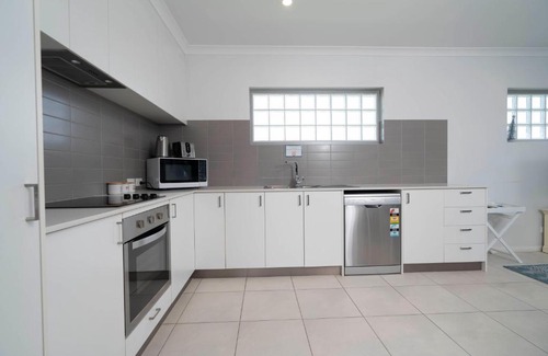 Cloverdale Apartment | Inviting 2BR Apartment in Cloverdale - Family Friendly Stay