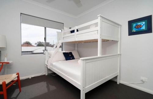 Cloverdale Apartment | Inviting 2BR Apartment in Cloverdale - Family Friendly Stay