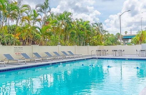 Miami Springs Hotel | Family-Friendly Units with Pool Near Melreese Golf Course