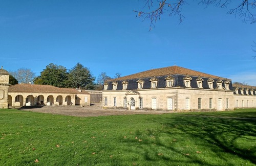 Rochefort Apartment | Cozy Bed and Breakfast for 6 with Ocean View & Pool