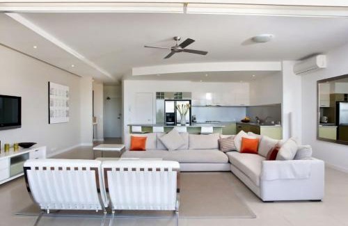 Sunshine Beach Apartment | Hilltop Villas with Breathtaking White Water Views