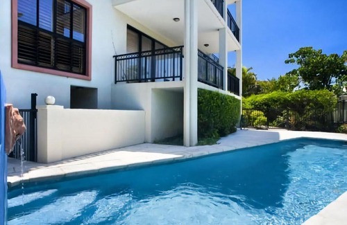 Sunshine Beach Apartment | Hilltop Villas with Breathtaking White Water Views