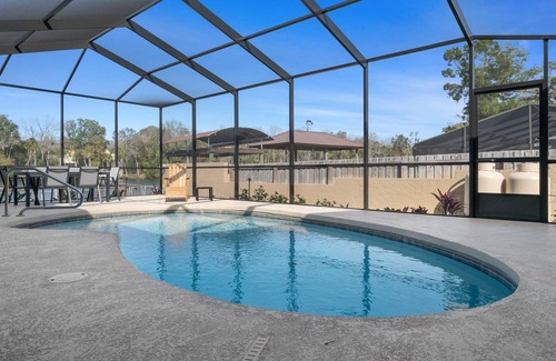 Homosassa House | Explore Springs Waterfront: 10/10 Rated Family Getaway