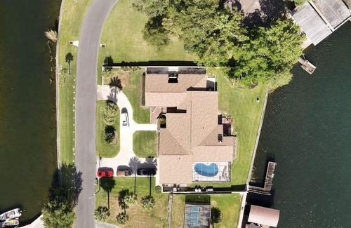 Homosassa House | Explore Springs Waterfront: 10/10 Rated Family Getaway