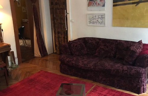 Saint-Victor Bed & Breakfast | Independent Rooms in the Heart of Paris for Family Stays