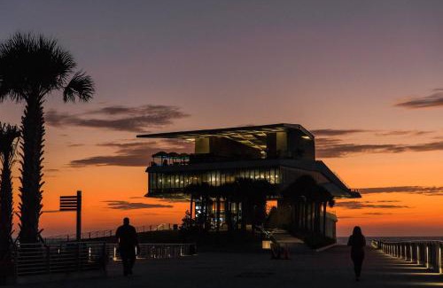 Madeira Beach House | Discover Island Paradise Cottages - Family-Friendly Retreat