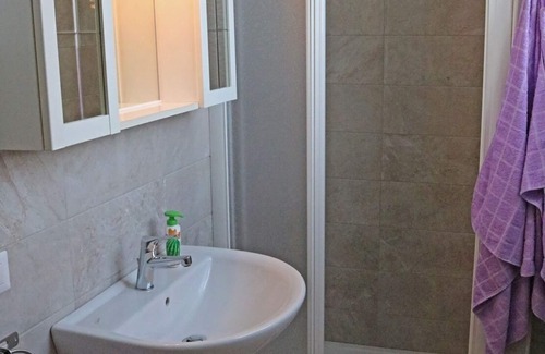 Zenna Apartment | Beachfront 3-Bedroom Apartment with Pool and Ocean Views