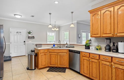 Enterprise House | Family-Friendly Home for 14 - Pet Friendly & Near Rucker