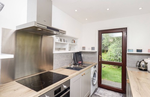 Newton Stewart Cottage | Cozy 3 Laigh Isle with Family-Friendly Amenities