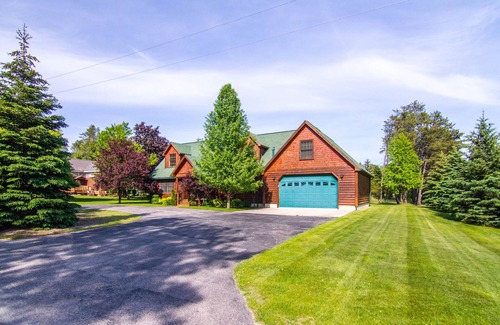 Thompsonville House | Elegant 3-Level Executive Home at Crystal Mountain Resort