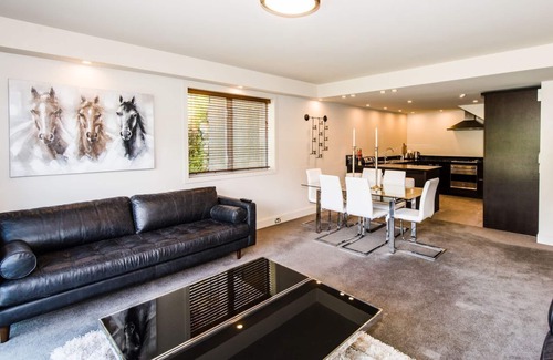 Queenstown Apartment | Exclusive Lakeside Retreat with Spa Bath and Pool Access