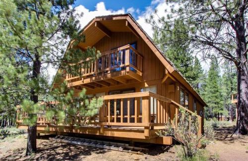 Overlook Park House | Discover 3 Lofty Lane: Pet-Friendly Retreat with Pool